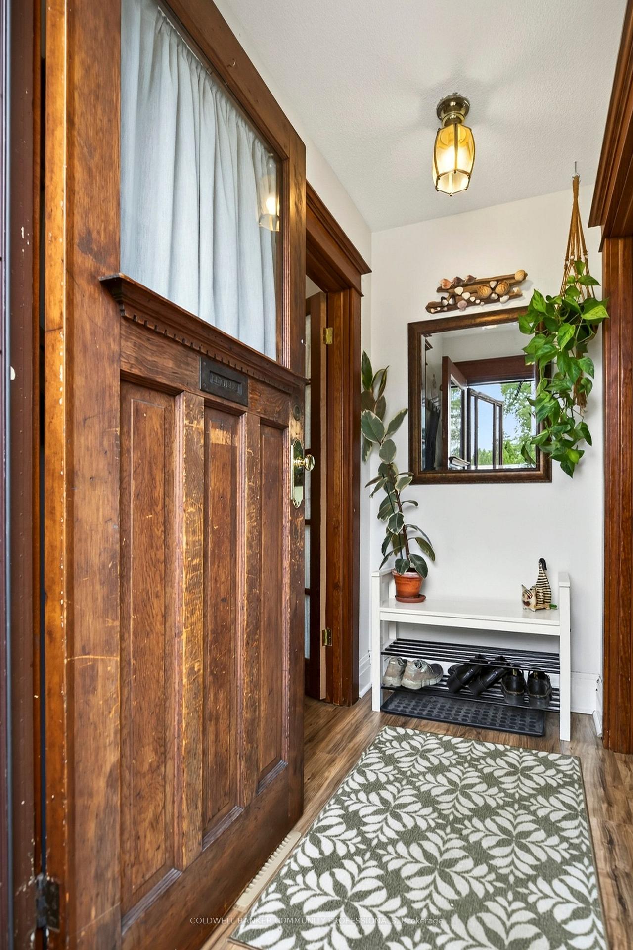 Photo 9 of 94 Edgemont Street N, Hamilton, Crown Point — HOMEH
