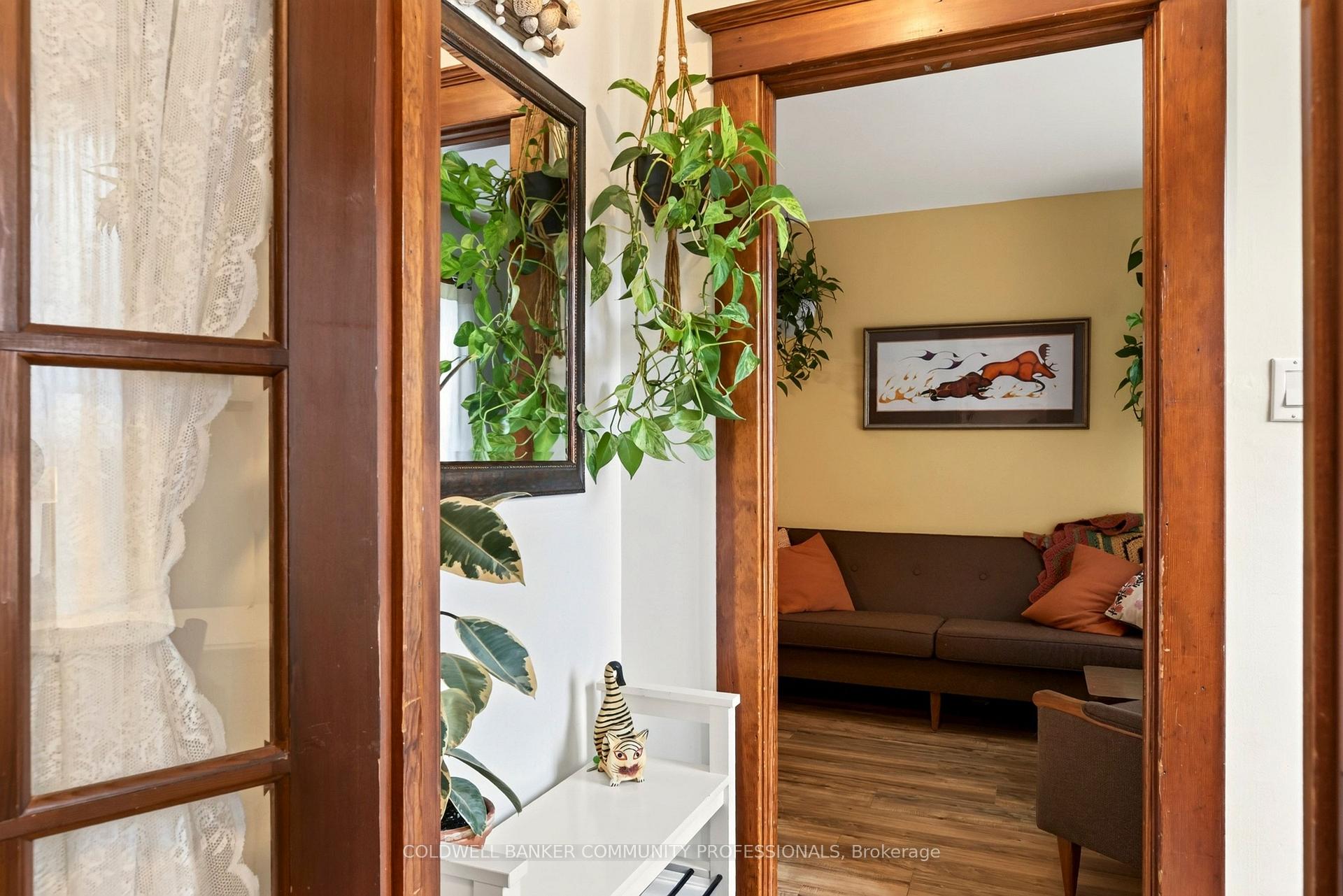 Photo 10 of 94 Edgemont Street N, Hamilton, Crown Point — HOMEH