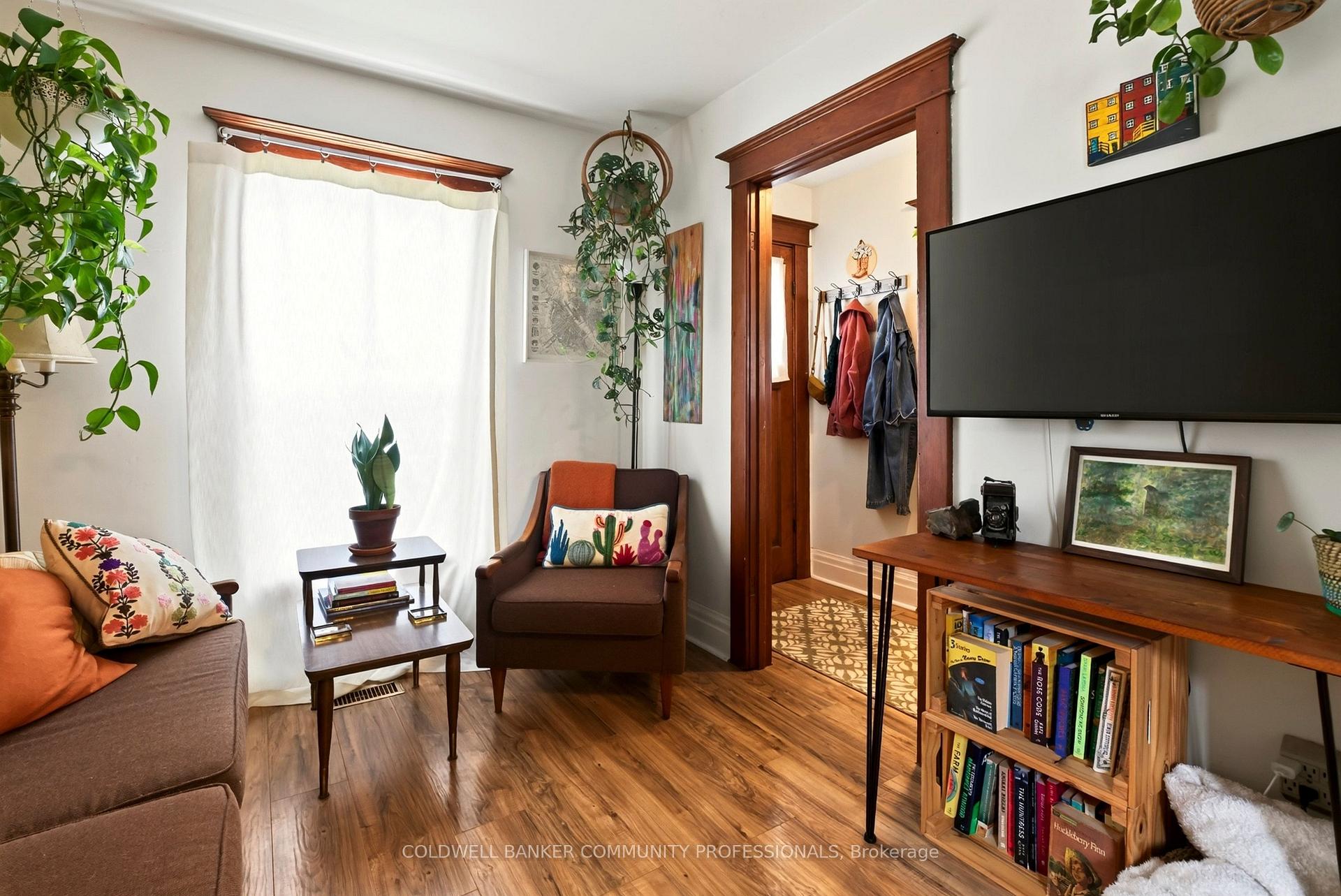 Photo 11 of 94 Edgemont Street N, Hamilton, Crown Point — HOMEH
