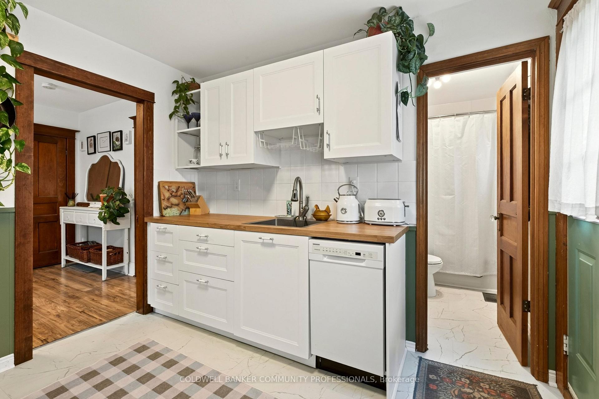 Photo 17 of 94 Edgemont Street N, Hamilton, Crown Point — HOMEH