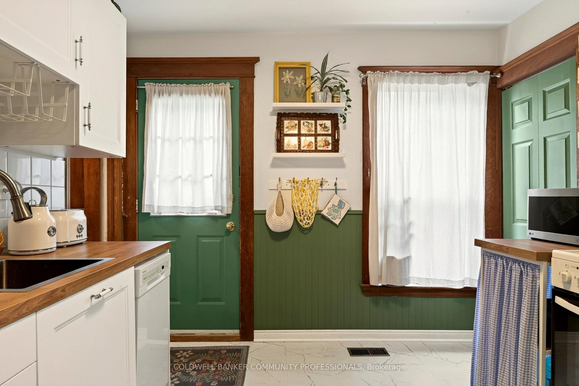 Photo 18 of 94 Edgemont Street N, Hamilton, Crown Point — HOMEH