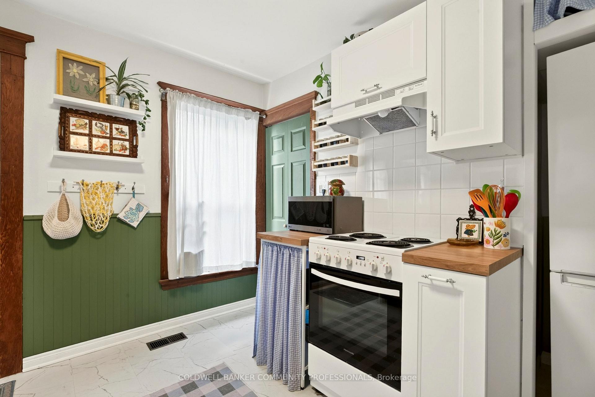 Photo 21 of 94 Edgemont Street N, Hamilton, Crown Point — HOMEH