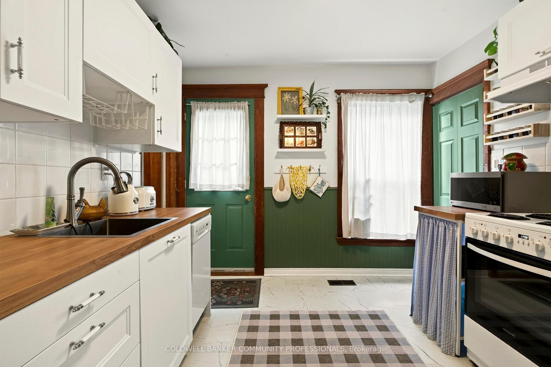 Photo 22 of 94 Edgemont Street N, Hamilton, Crown Point — HOMEH