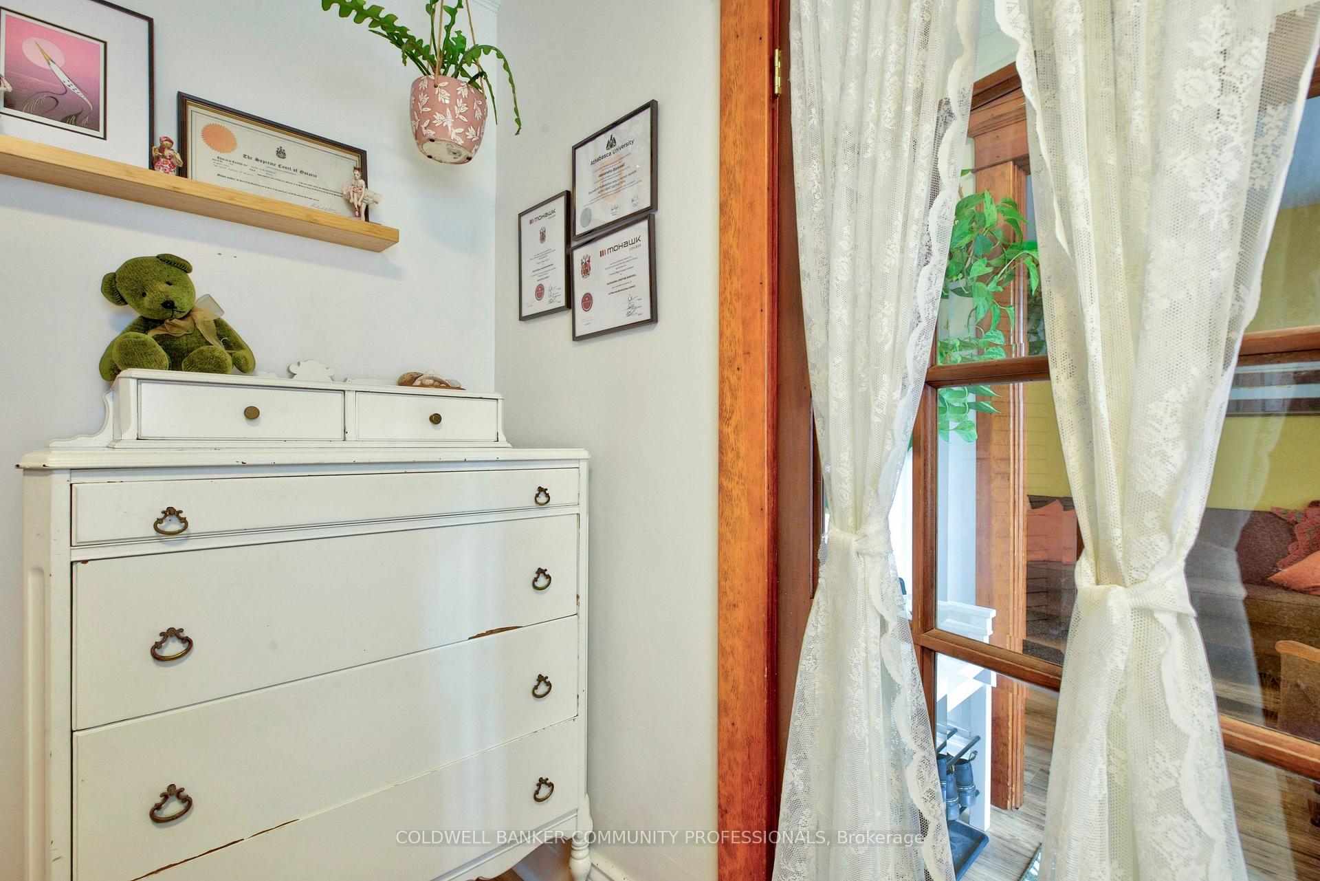 Photo 28 of 94 Edgemont Street N, Hamilton, Crown Point — HOMEH