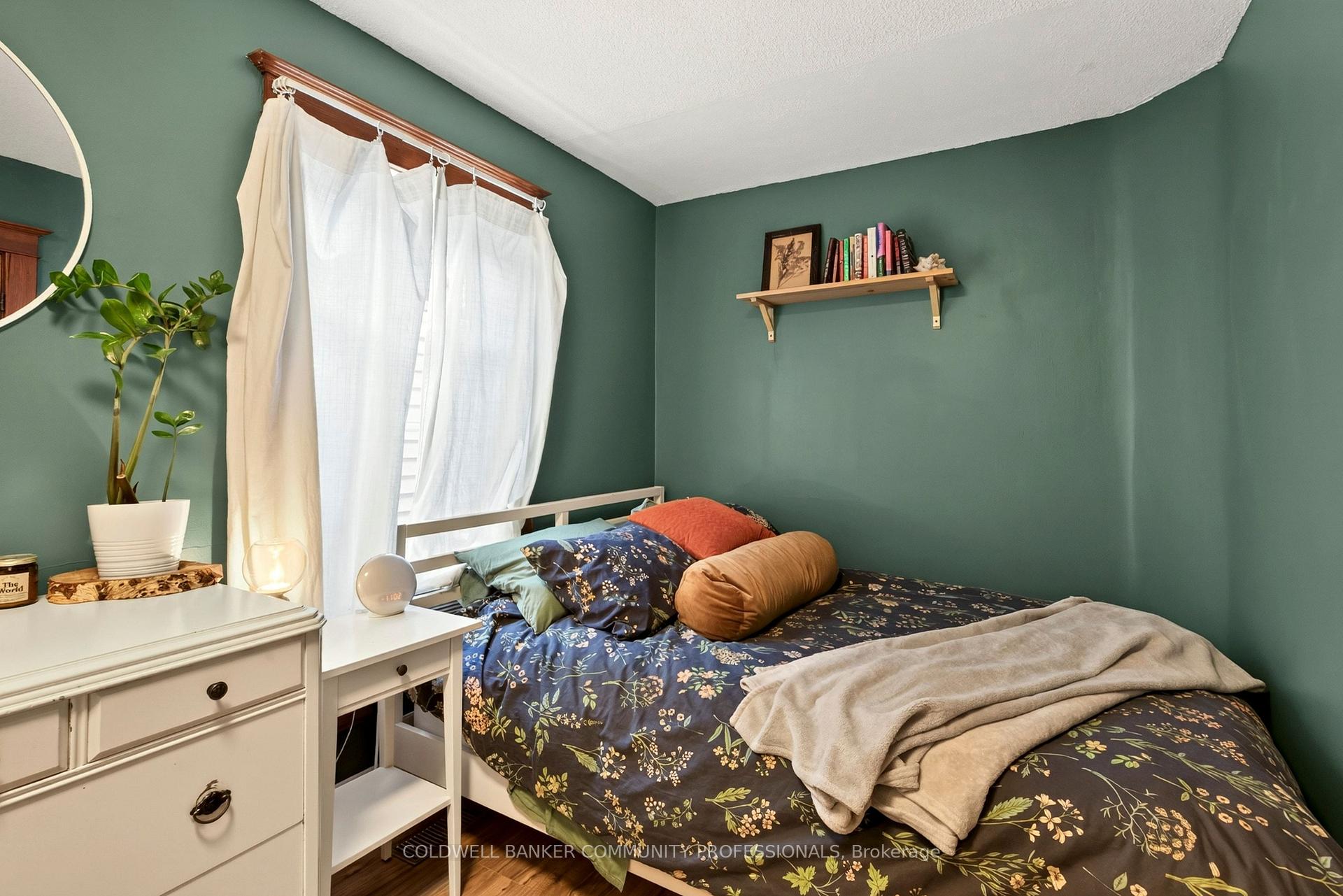 Photo 30 of 94 Edgemont Street N, Hamilton, Crown Point — HOMEH
