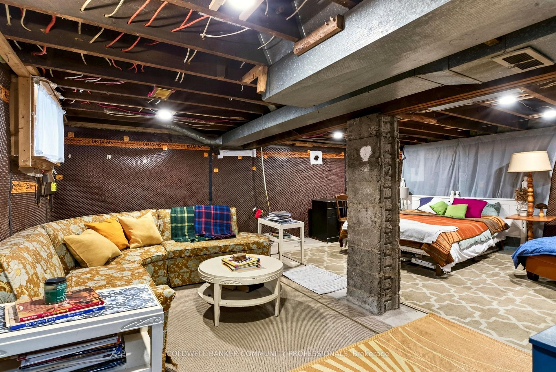 Photo 34 of 94 Edgemont Street N, Hamilton, Crown Point — HOMEH