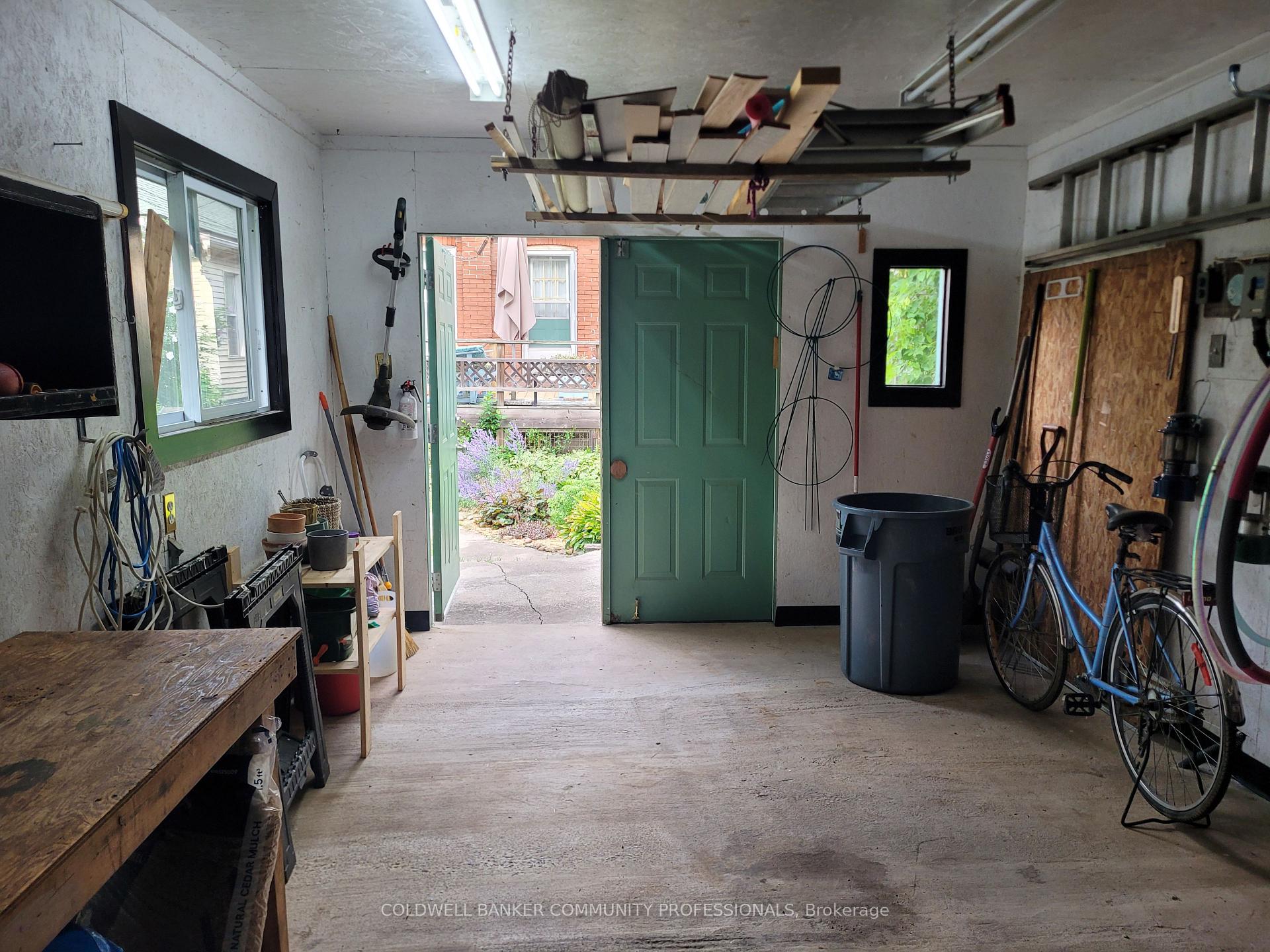 Photo 42 of 94 Edgemont Street N, Hamilton, Crown Point — HOMEH