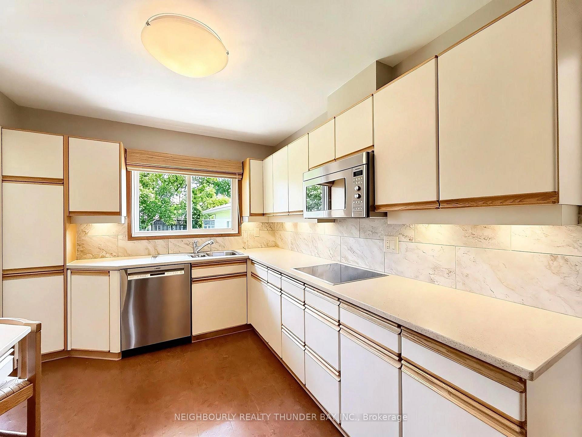 Photo 8 of 204 Anten Street, Thunder Bay, River Terrace — HOMEH