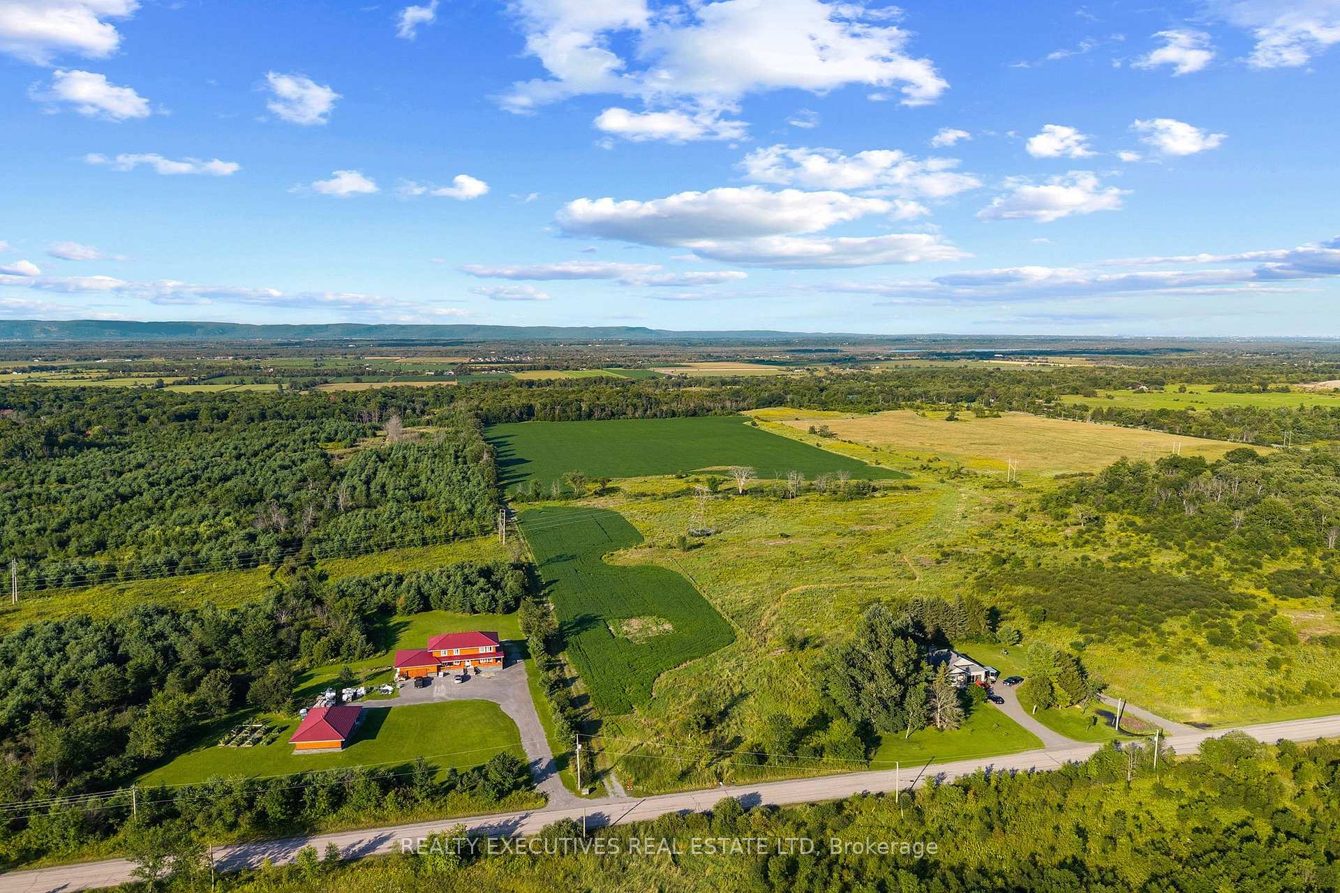 Photo 3 of 2865 Ridgetop Road, Ottawa, Dunrobin — HOMEH