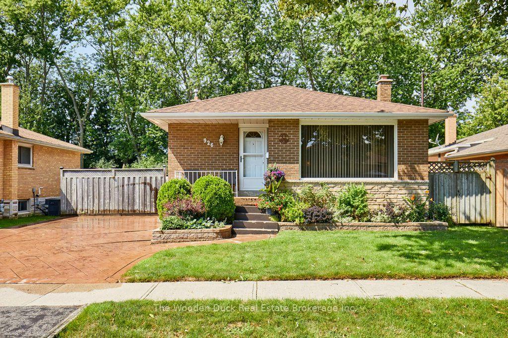 Photo 1 of 926 Walton Boulevard, Whitby, Williamsburg — HOMEH