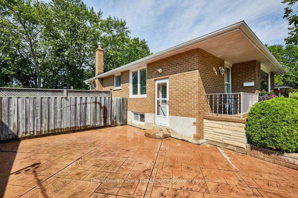 Photo 3 of 926 Walton Boulevard, Whitby, Williamsburg — HOMEH