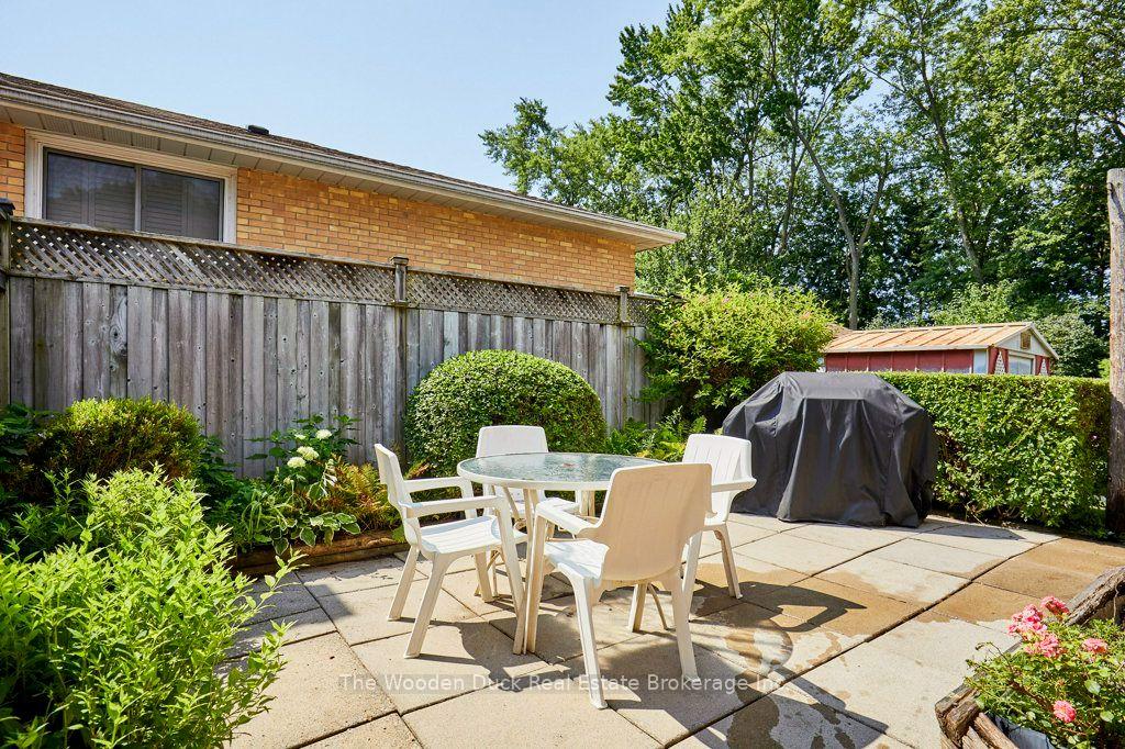 Photo 4 of 926 Walton Boulevard, Whitby, Williamsburg — HOMEH