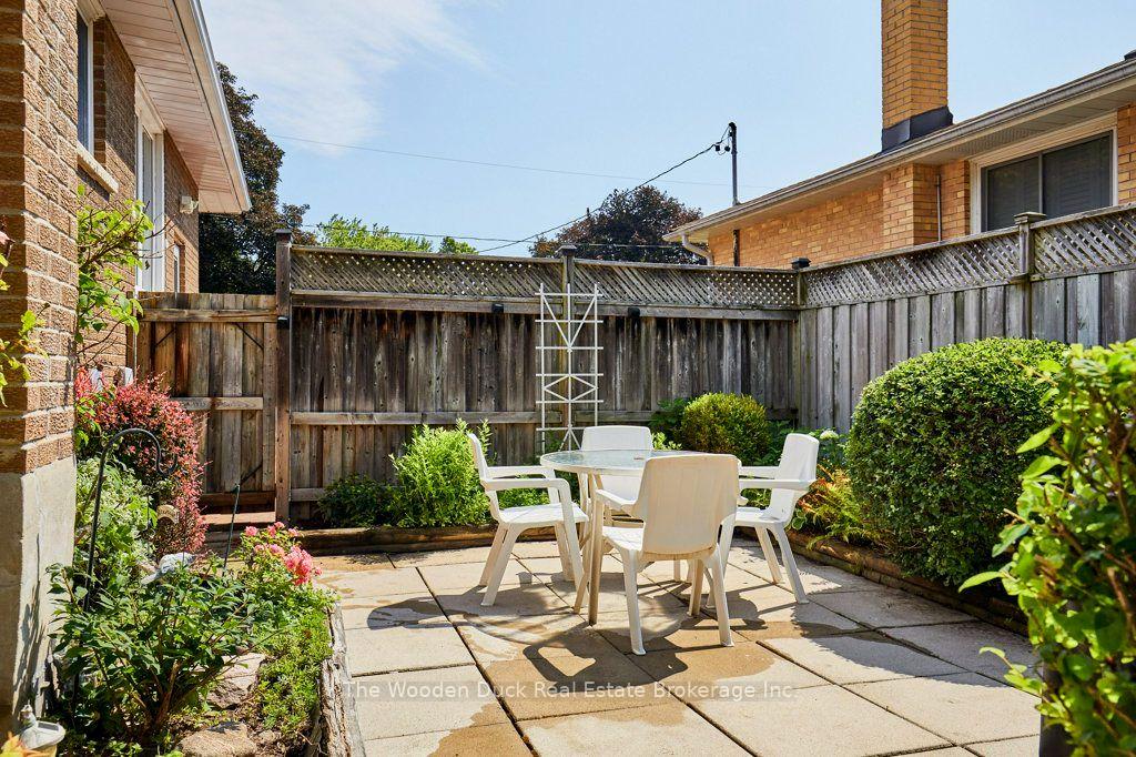 Photo 5 of 926 Walton Boulevard, Whitby, Williamsburg — HOMEH