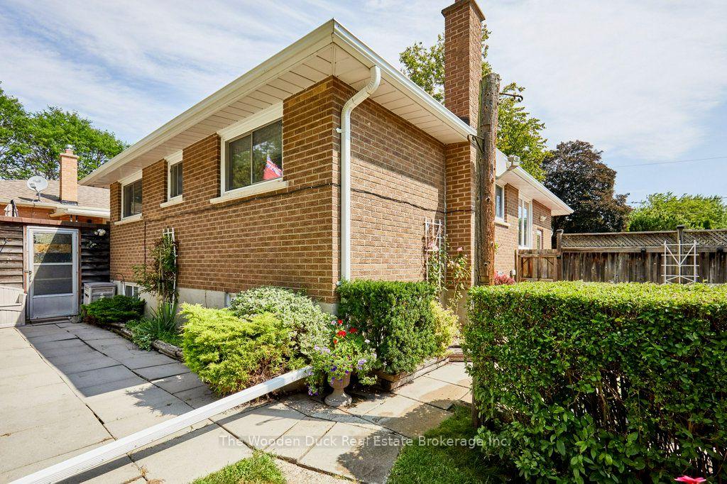 Photo 9 of 926 Walton Boulevard, Whitby, Williamsburg — HOMEH