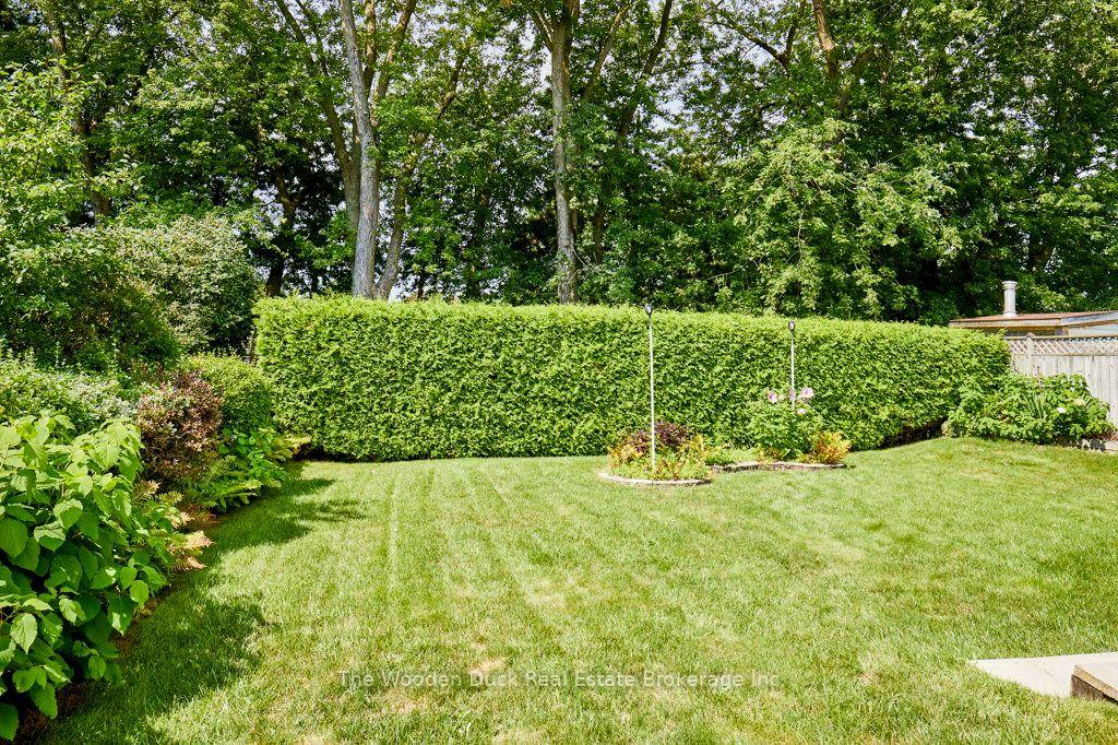 Photo 10 of 926 Walton Boulevard, Whitby, Williamsburg — HOMEH