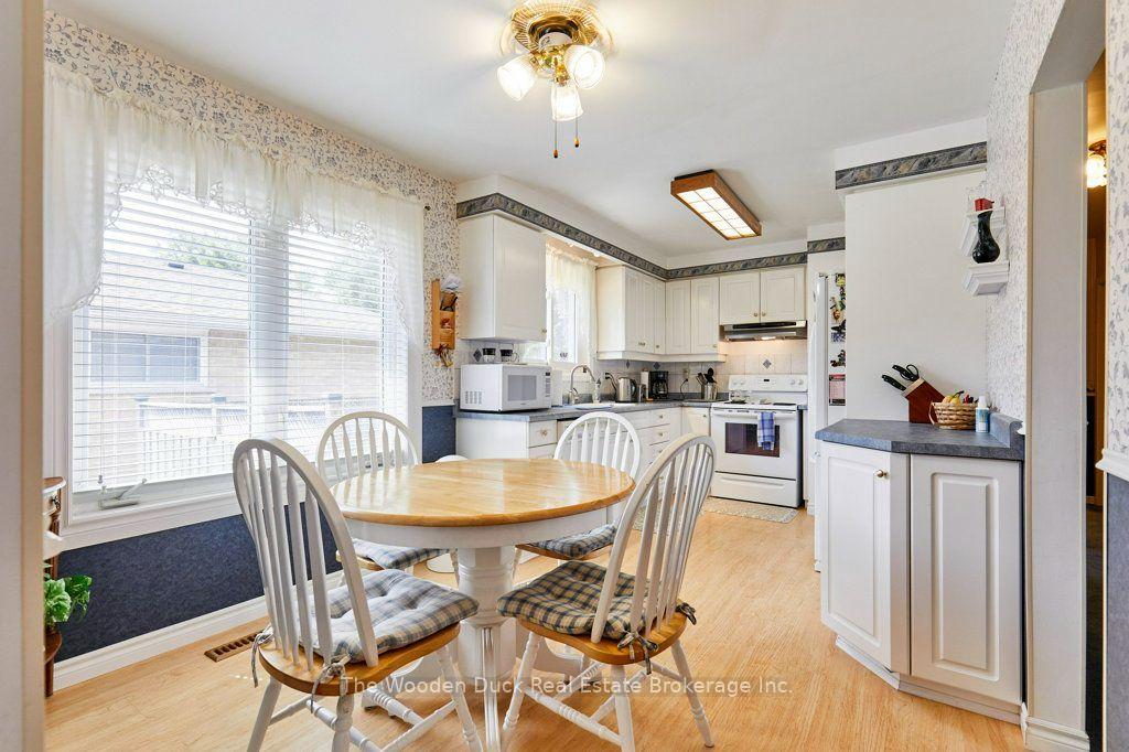 Photo 16 of 926 Walton Boulevard, Whitby, Williamsburg — HOMEH