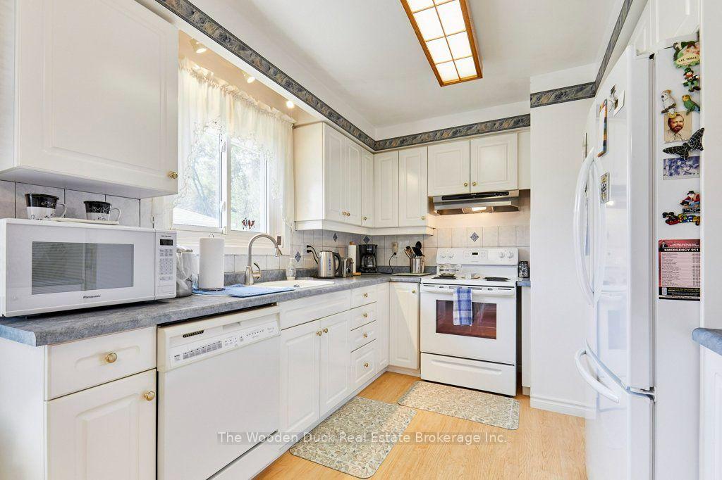 Photo 17 of 926 Walton Boulevard, Whitby, Williamsburg — HOMEH
