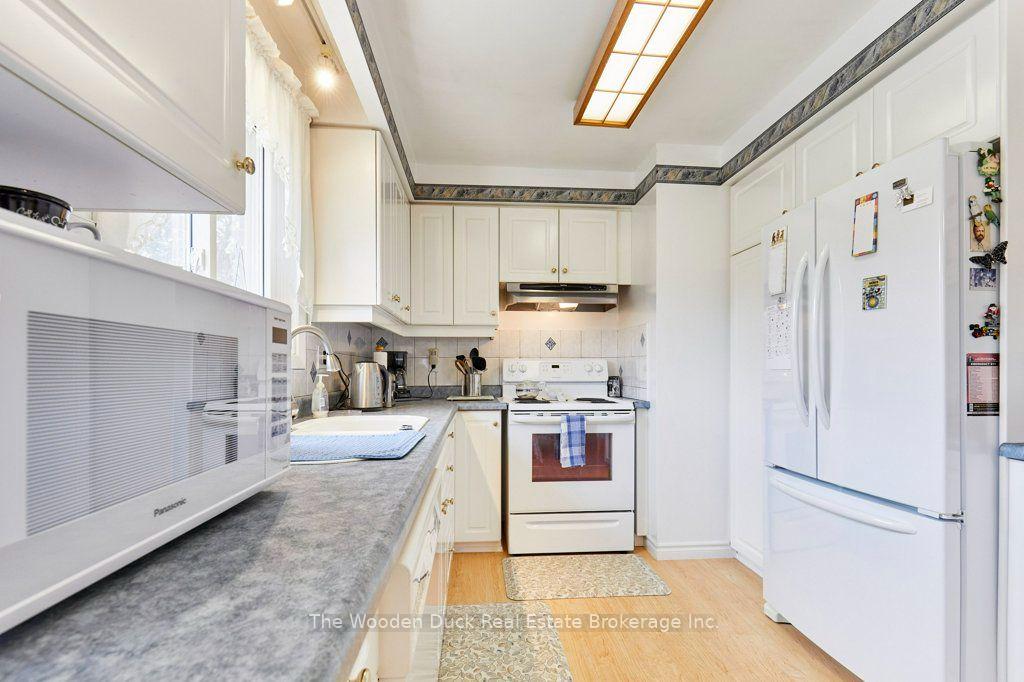 Photo 18 of 926 Walton Boulevard, Whitby, Williamsburg — HOMEH