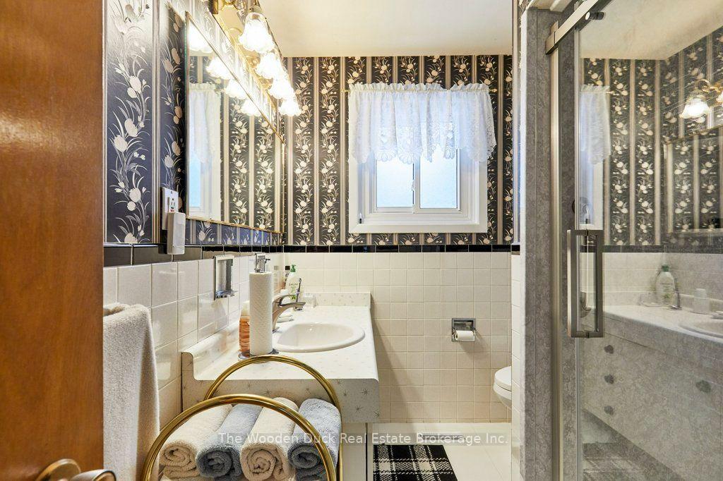 Photo 31 of 926 Walton Boulevard, Whitby, Williamsburg — HOMEH