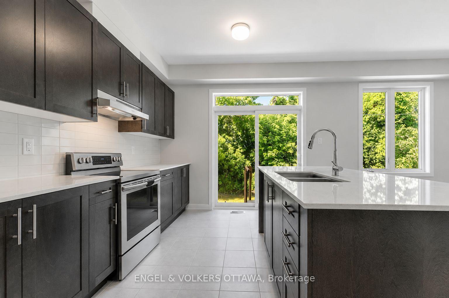 Photo 7 of 89 Hackamore Crescent, Ottawa, Goulbourn Twp From Franktown Rd/South To Rideau — HOMEH