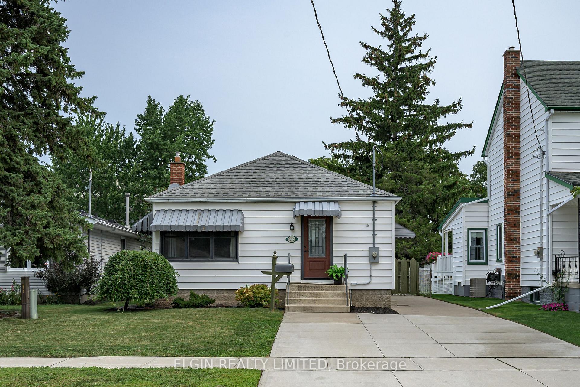 Photo 2 of 176 Forest Avenue, St. Thomas — HOMEH