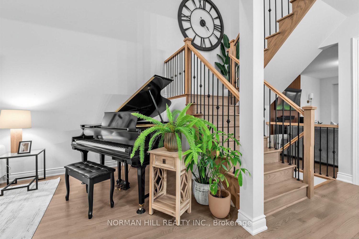 Photo 8 of 46 Janes Crescent, New Tecumseth, Alliston — HOMEH