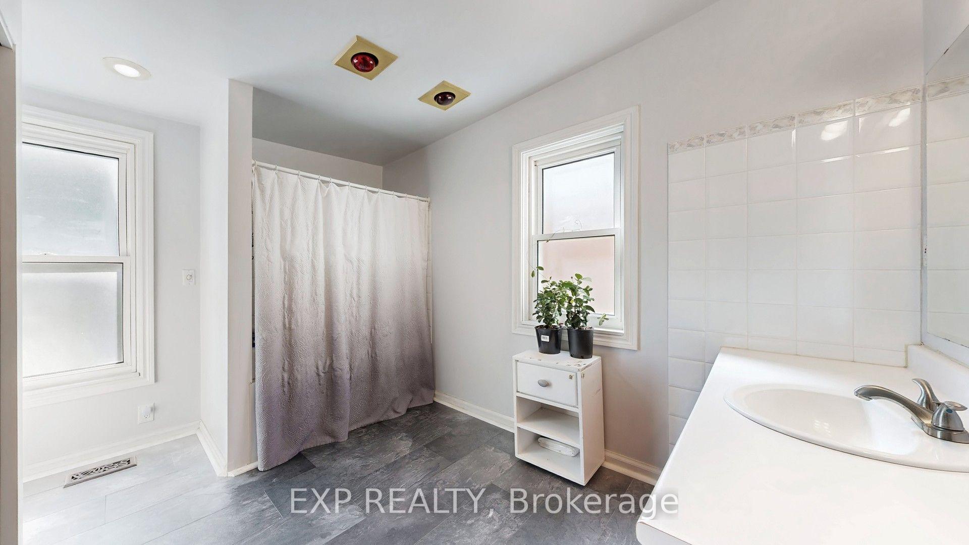 Photo 26 of 59 Vanevery Street, Etobicoke, Mimico — HOMEH