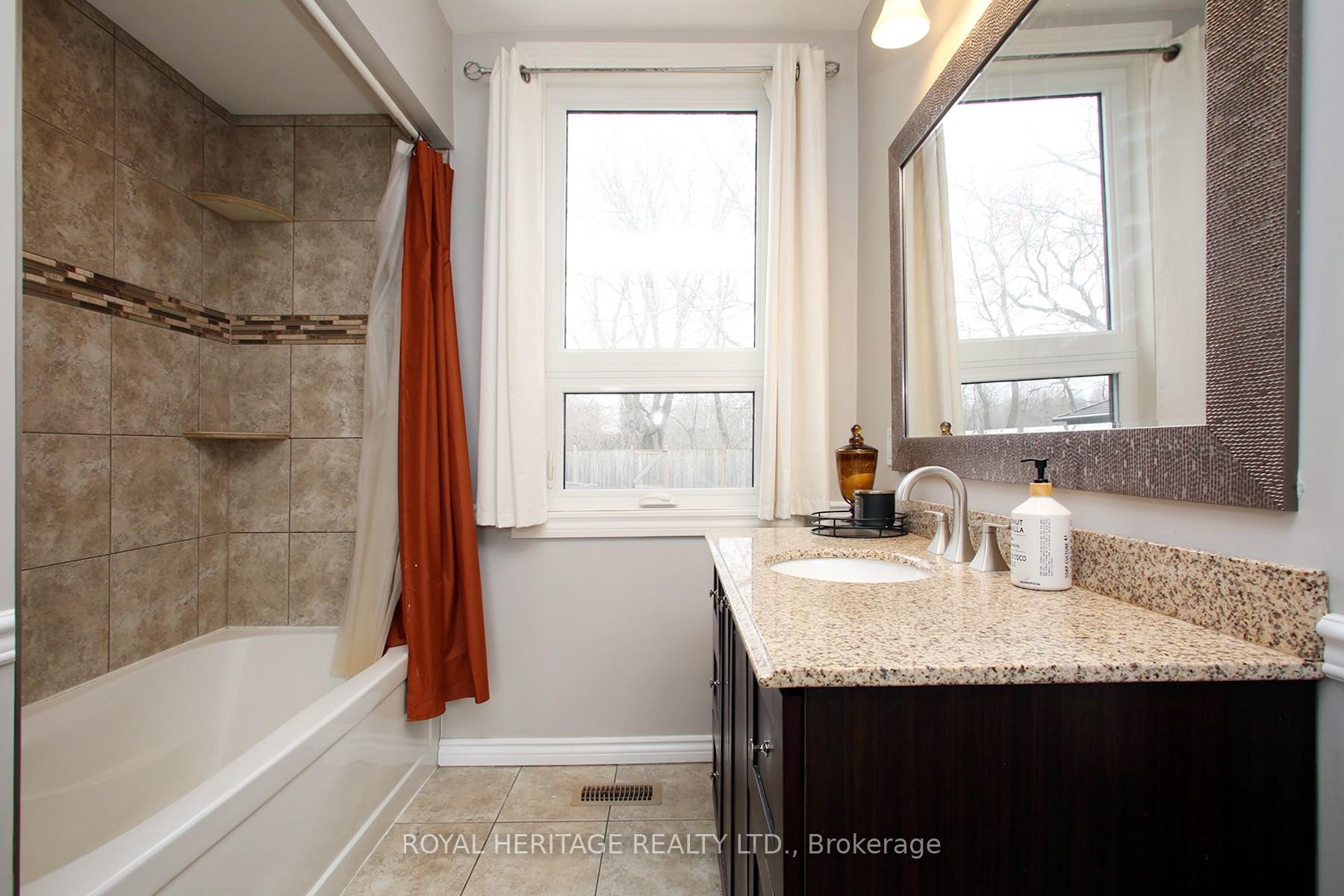 Photo 14 of 164 Kings Hill Lane, Clarington, Bowmanville — HOMEH