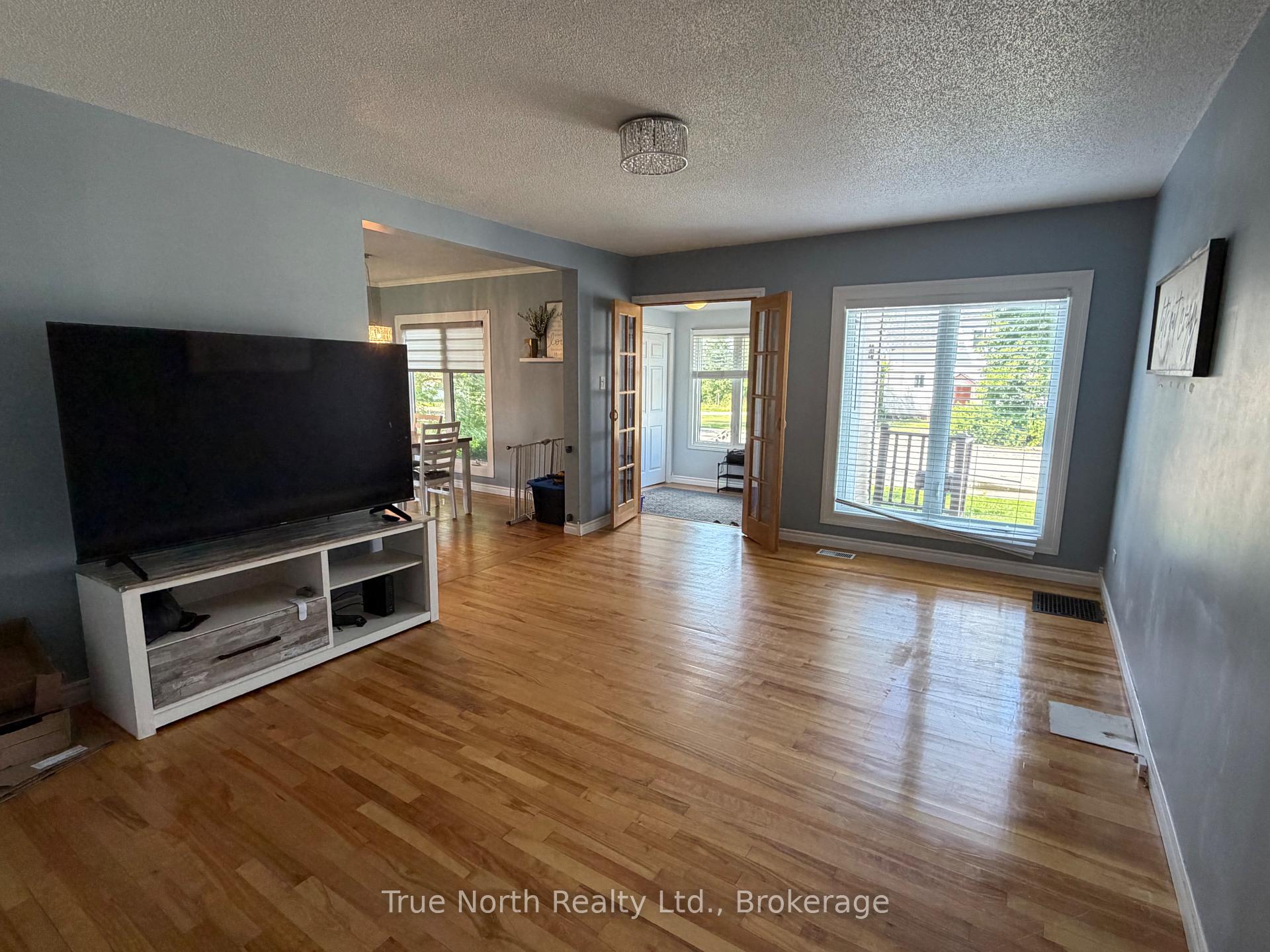 Photo 10 of 20 Devonshire Street, Kapuskasing — HOMEH