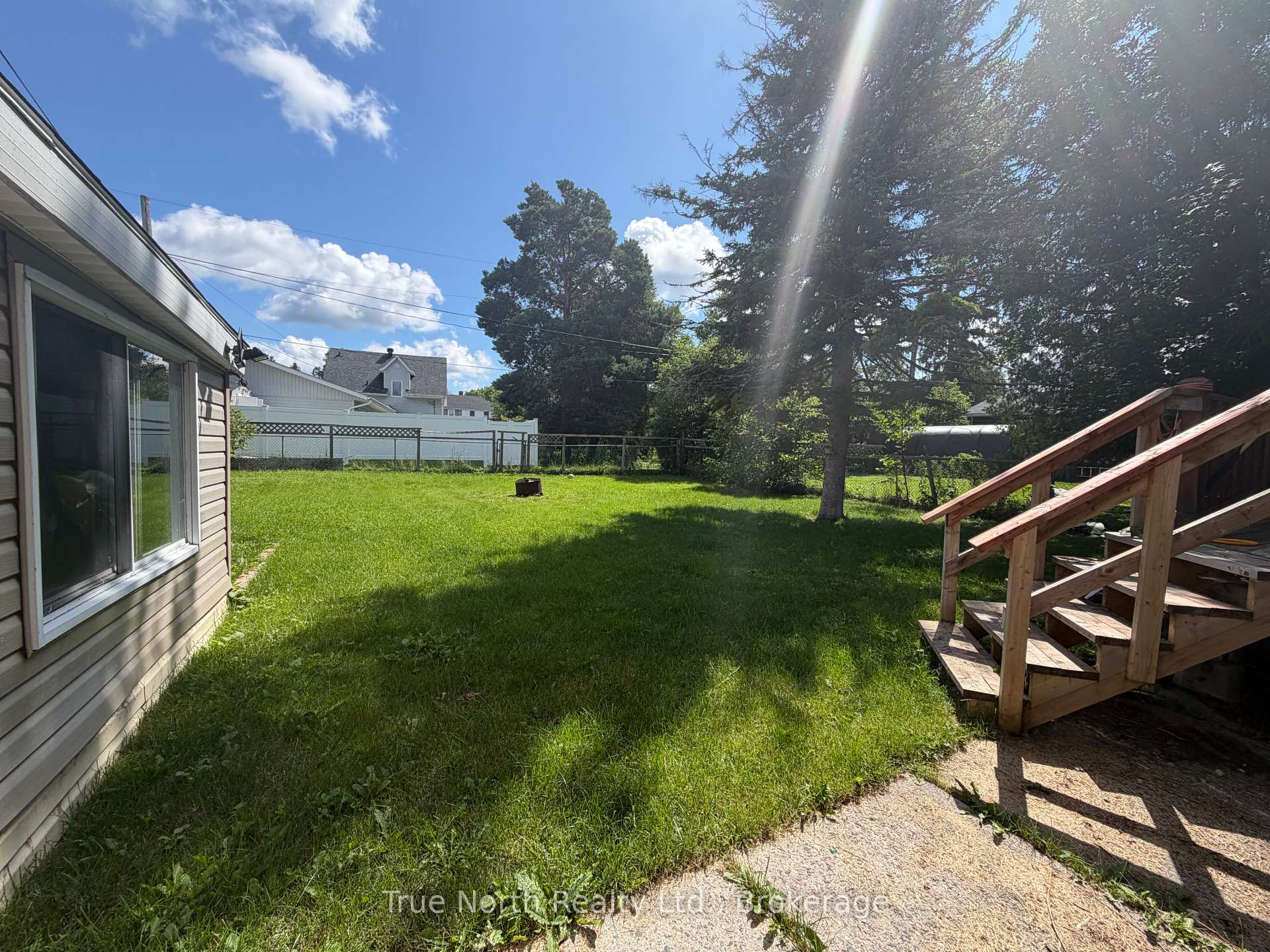 Photo 28 of 20 Devonshire Street, Kapuskasing — HOMEH
