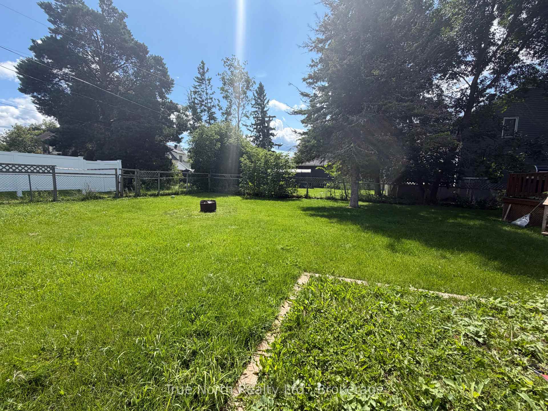 Photo 30 of 20 Devonshire Street, Kapuskasing — HOMEH