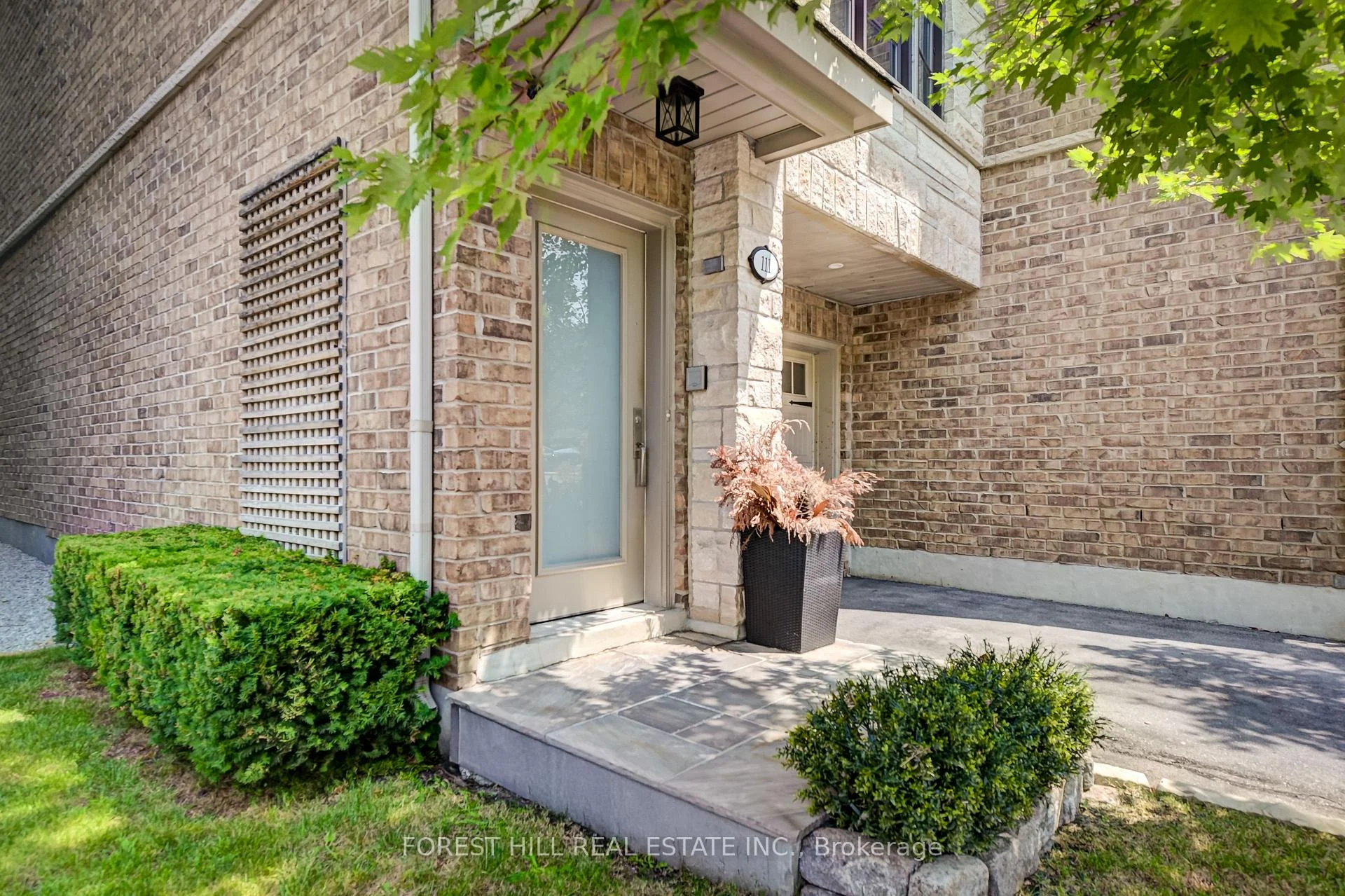 Photo 3 of 111 Powseland Crescent, Vaughan, West Woodbridge — HOMEH