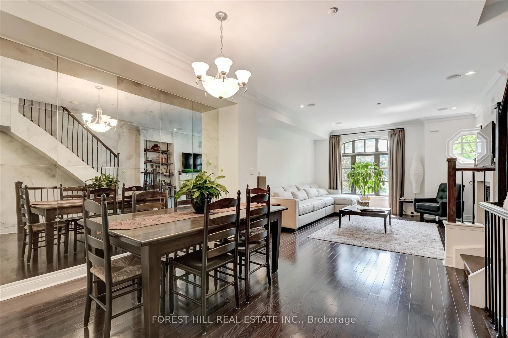 Photo 4 of 111 Powseland Crescent, Vaughan, West Woodbridge — HOMEH