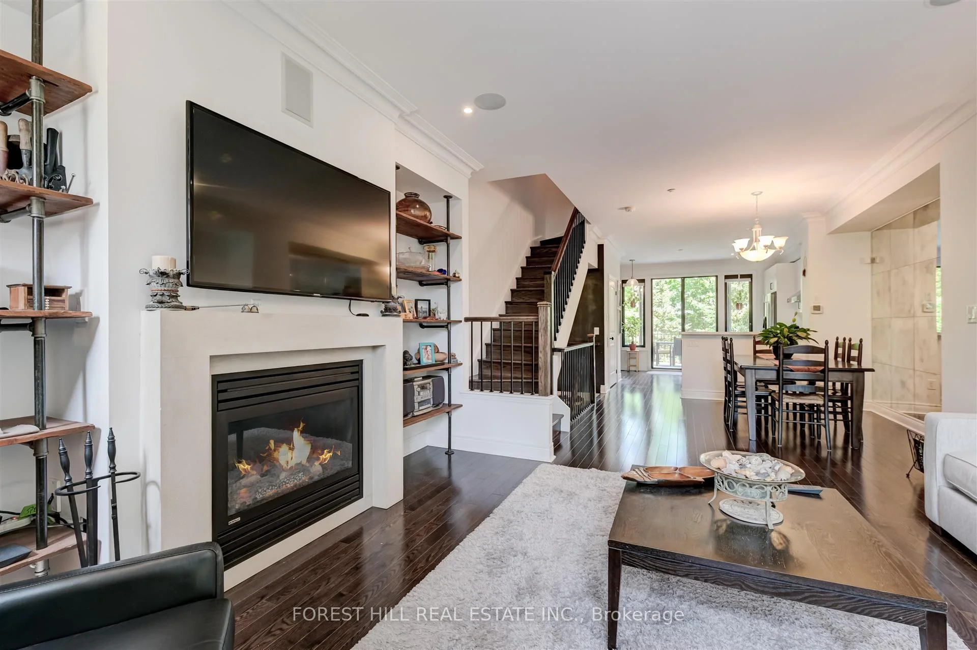 Photo 5 of 111 Powseland Crescent, Vaughan, West Woodbridge — HOMEH