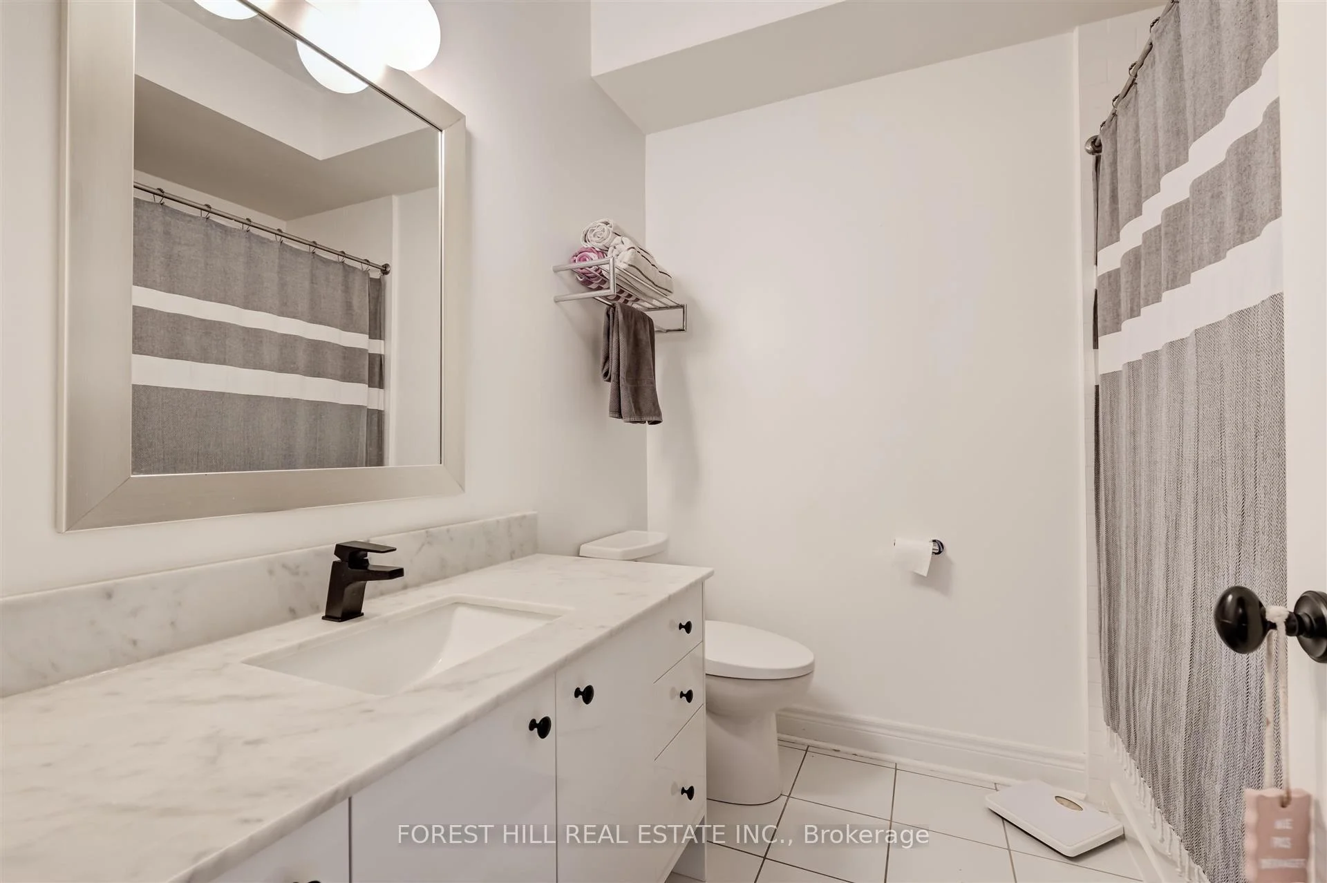 Photo 8 of 111 Powseland Crescent, Vaughan, West Woodbridge — HOMEH