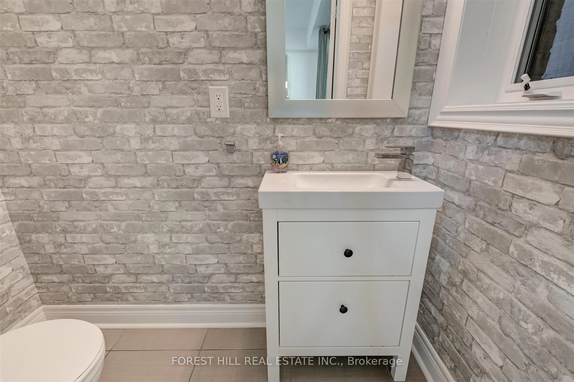Photo 13 of 111 Powseland Crescent, Vaughan, West Woodbridge — HOMEH