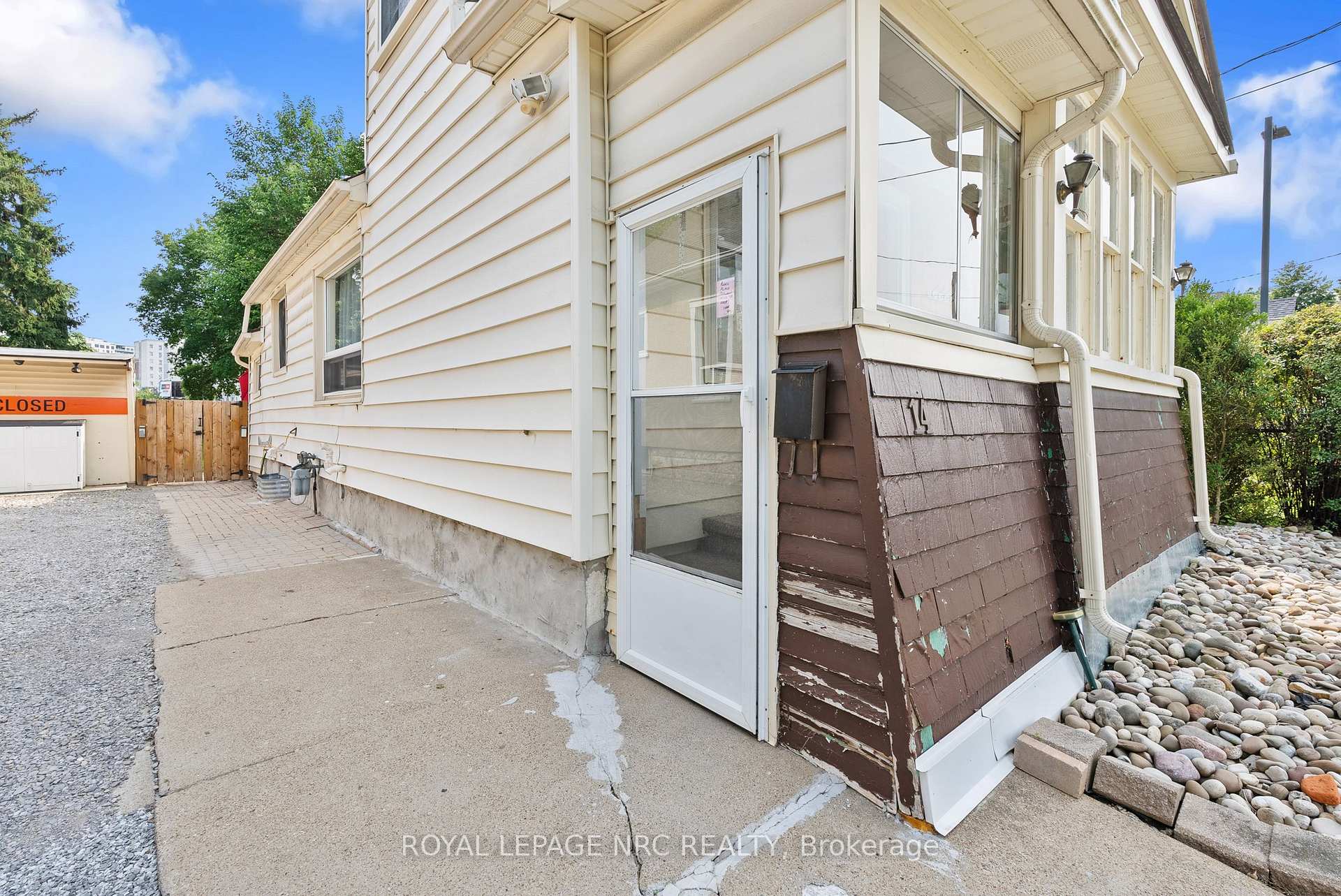 Photo 4 of 14 Heatherington Street, St. Catharines, Downtown — HOMEH