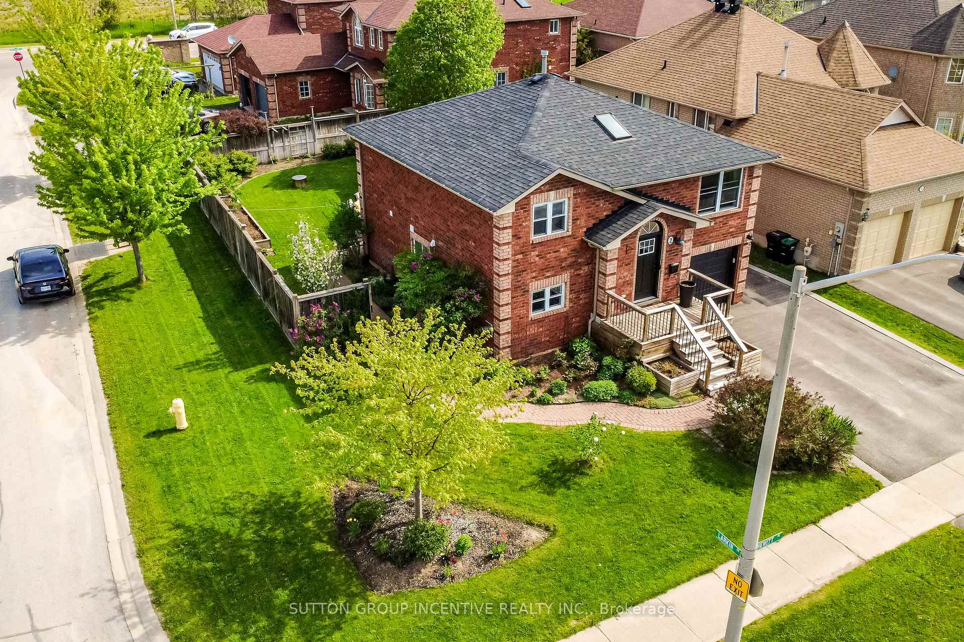 Photo 2 of 2 Hewitt Place, Barrie, Georgian Drive — HOMEH
