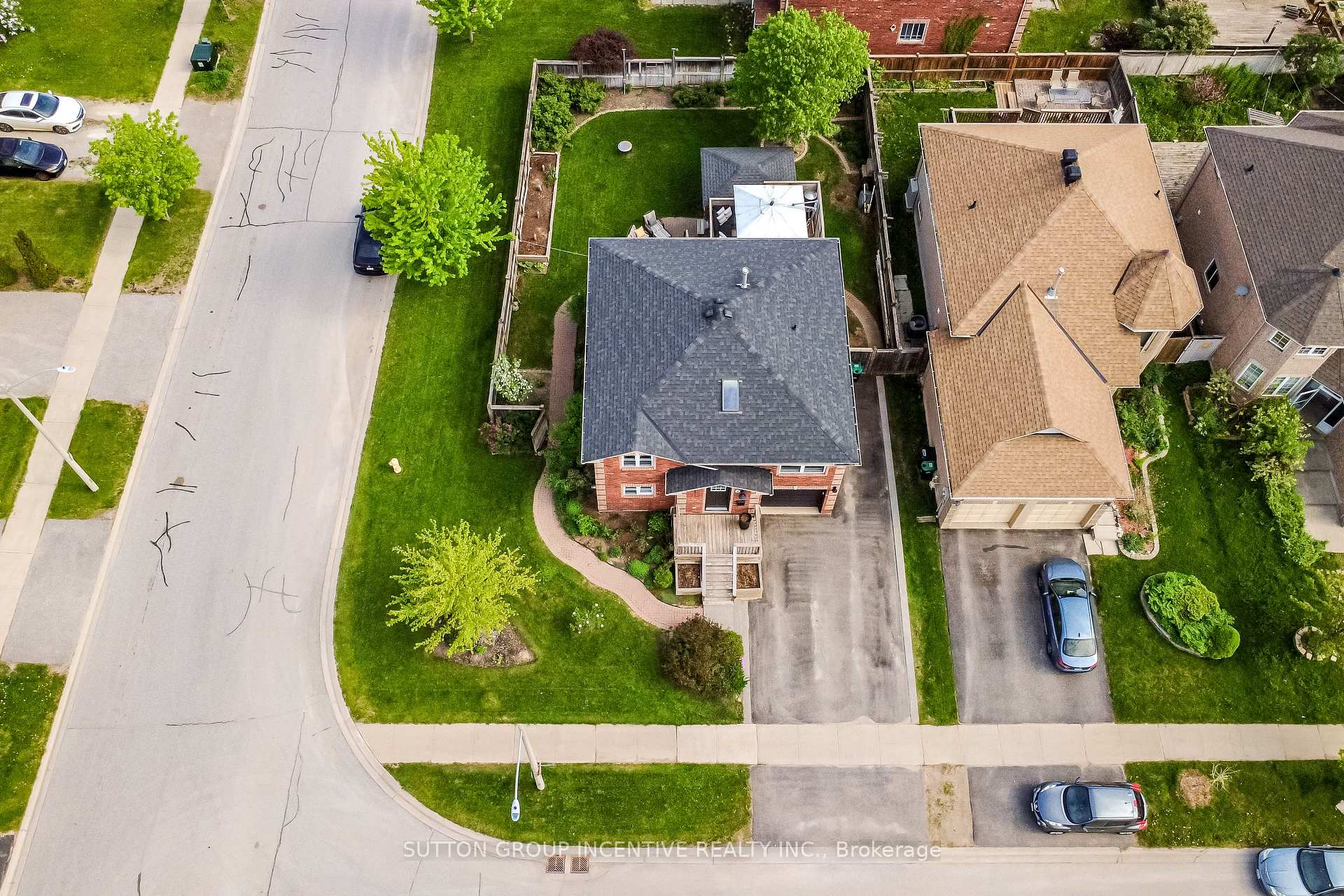 Photo 3 of 2 Hewitt Place, Barrie, Georgian Drive — HOMEH