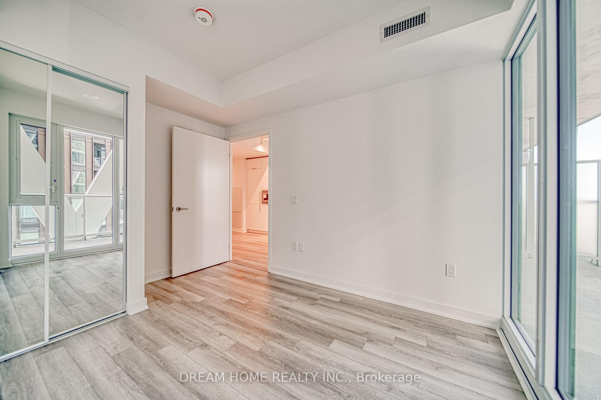 Photo 16 of Unit 1921, 230 Simcoe Street, Toronto, Kensington-Chinatown — HOMEH
