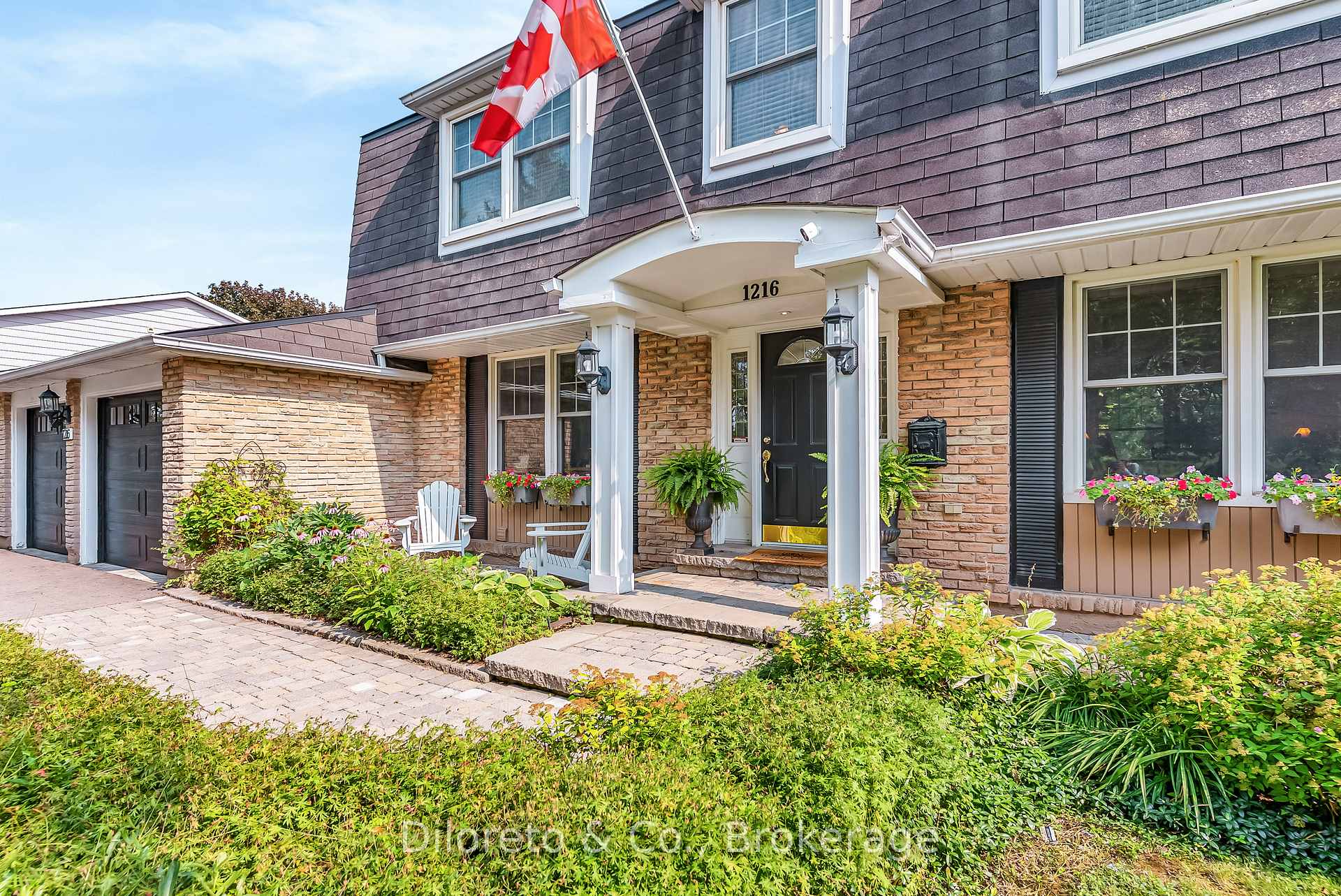 Photo 3 of 1216 Tyandaga Park Drive, Burlington, Tyandaga — HOMEH