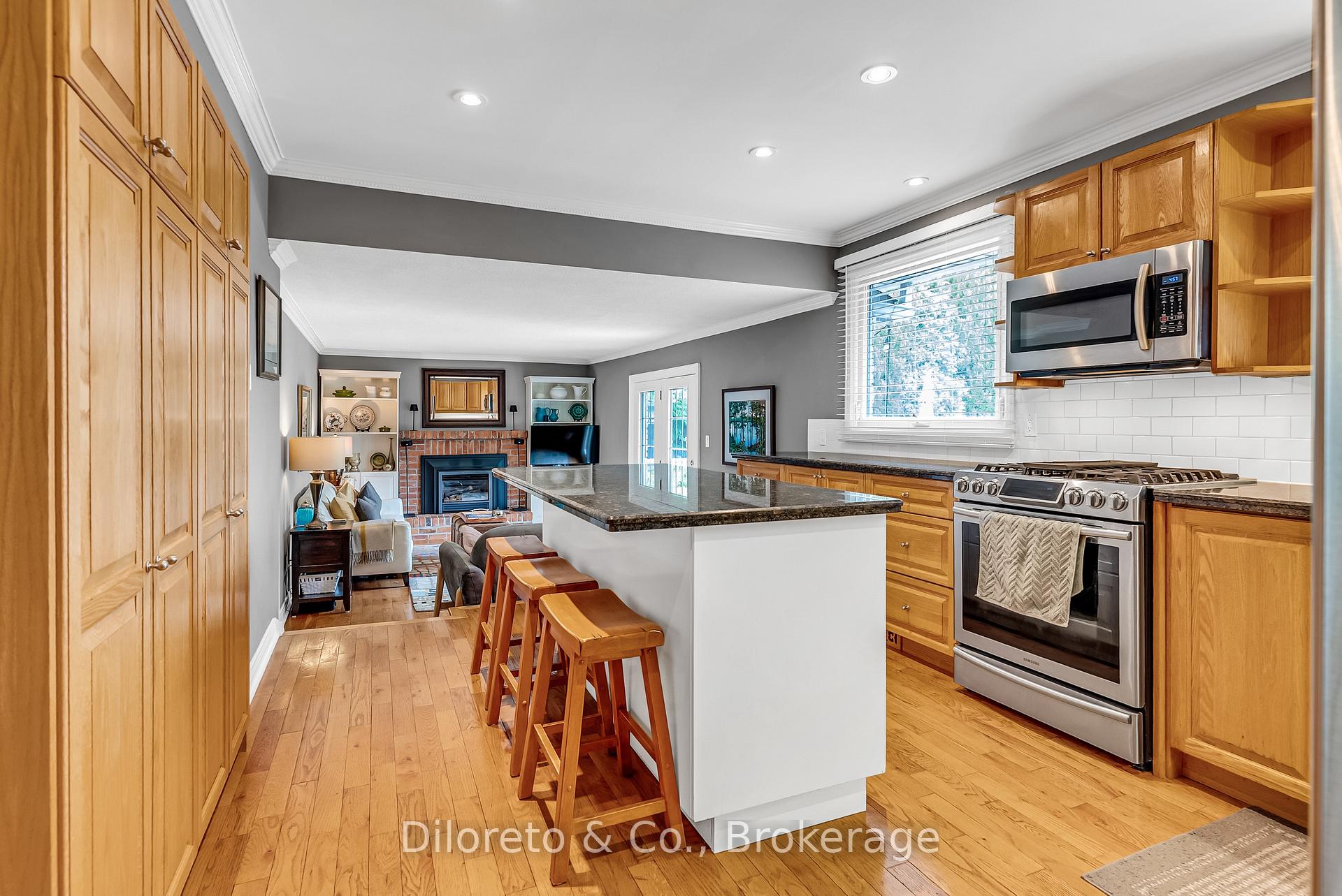 Photo 11 of 1216 Tyandaga Park Drive, Burlington, Tyandaga — HOMEH