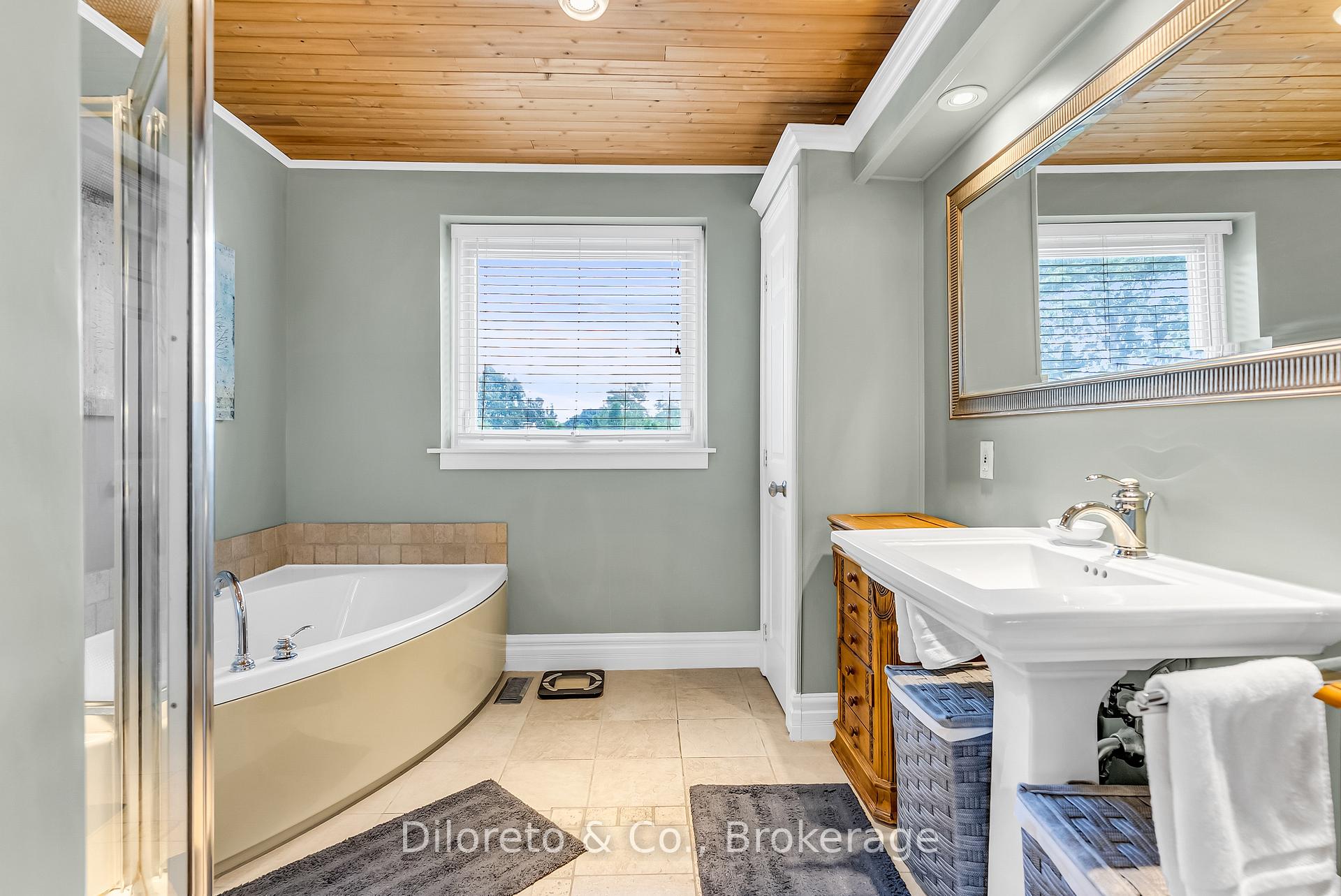 Photo 31 of 1216 Tyandaga Park Drive, Burlington, Tyandaga — HOMEH