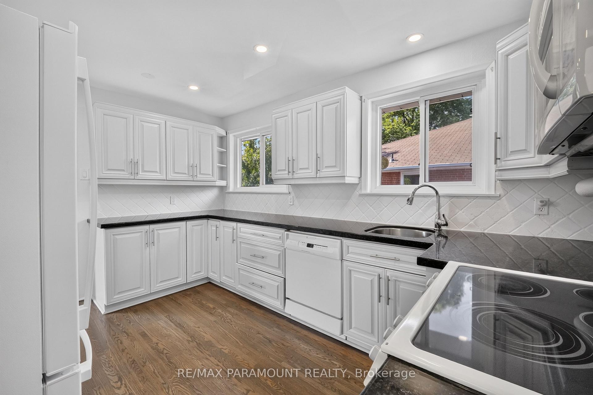 Photo 10 of 63 Argyle Crescent, Brampton, Avondale — HOMEH