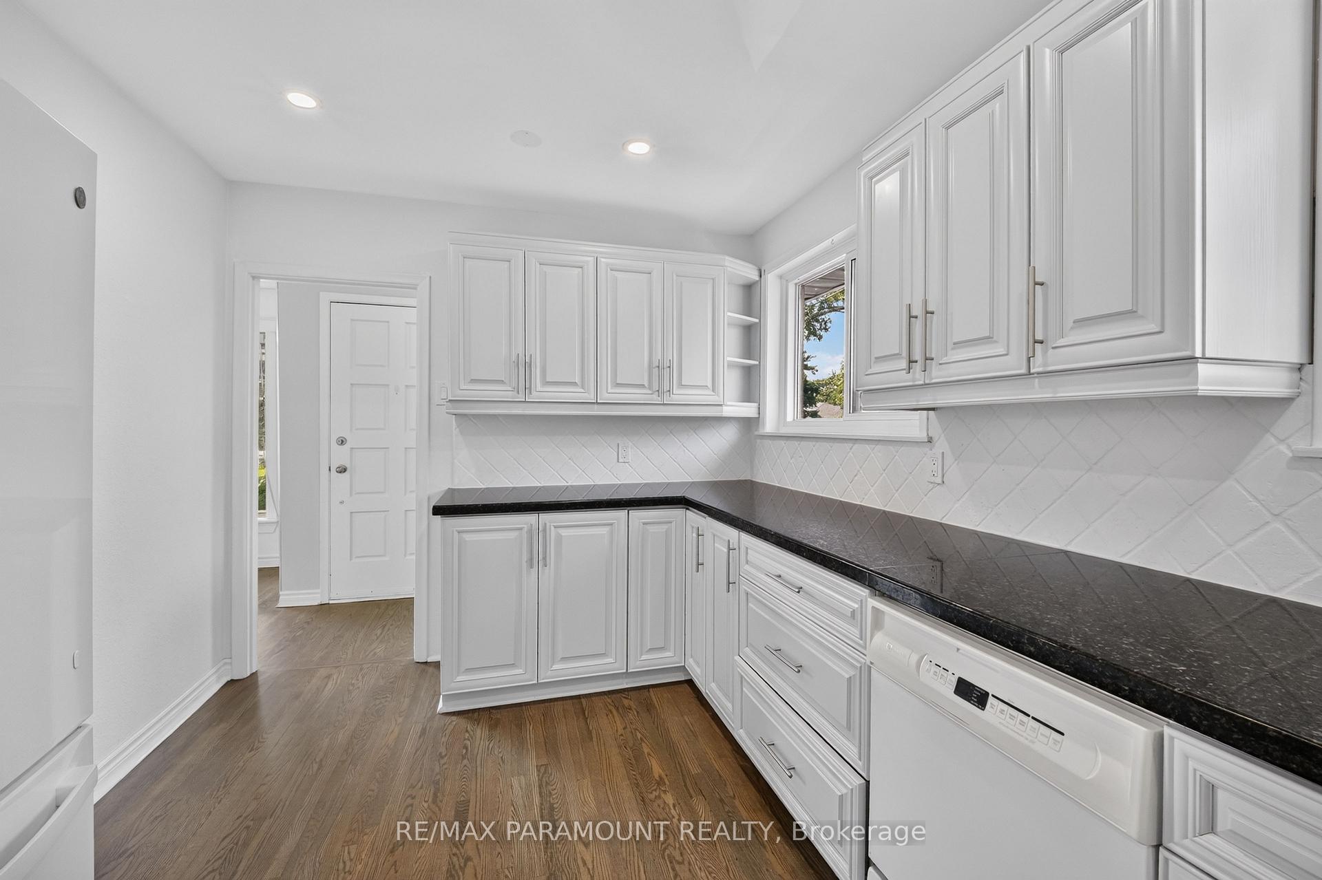 Photo 11 of 63 Argyle Crescent, Brampton, Avondale — HOMEH