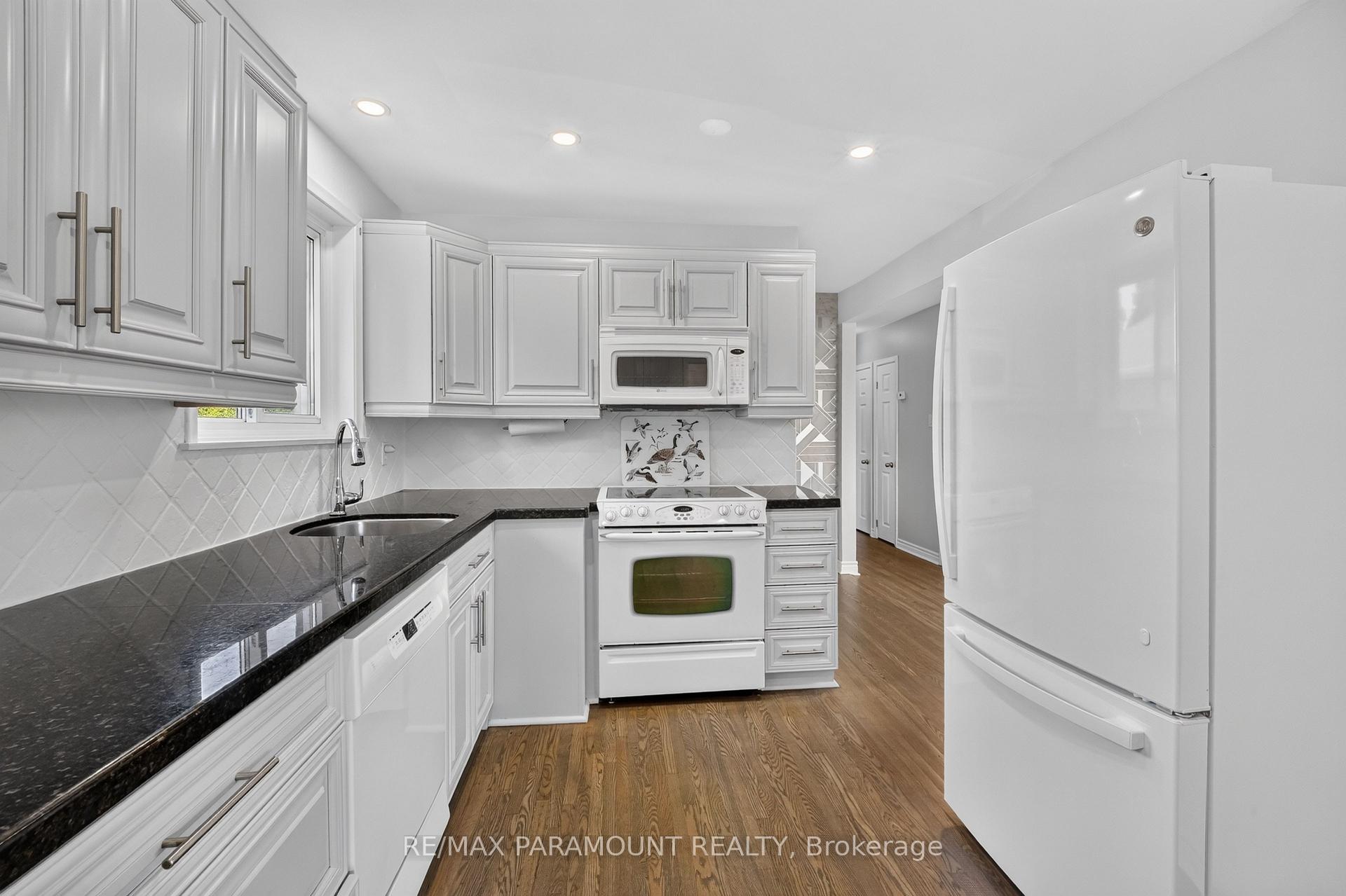 Photo 12 of 63 Argyle Crescent, Brampton, Avondale — HOMEH