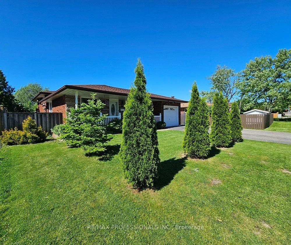 Photo 2 of 7 Berko Avenue, Hamilton, Lawfield — HOMEH