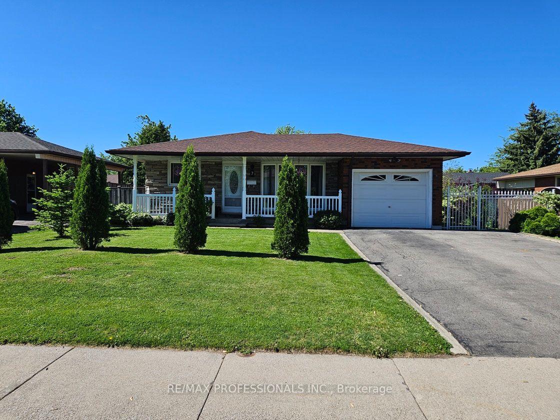 Photo 3 of 7 Berko Avenue, Hamilton, Lawfield — HOMEH