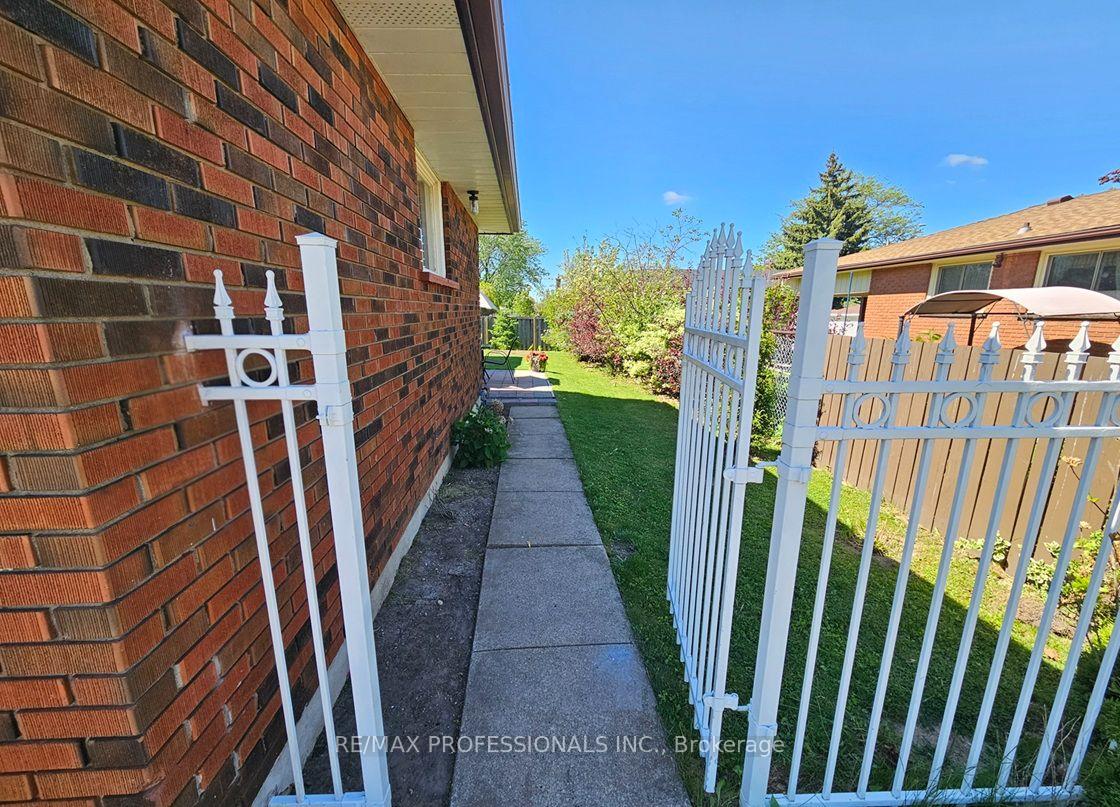 Photo 37 of 7 Berko Avenue, Hamilton, Lawfield — HOMEH