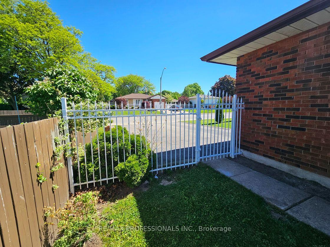 Photo 44 of 7 Berko Avenue, Hamilton, Lawfield — HOMEH